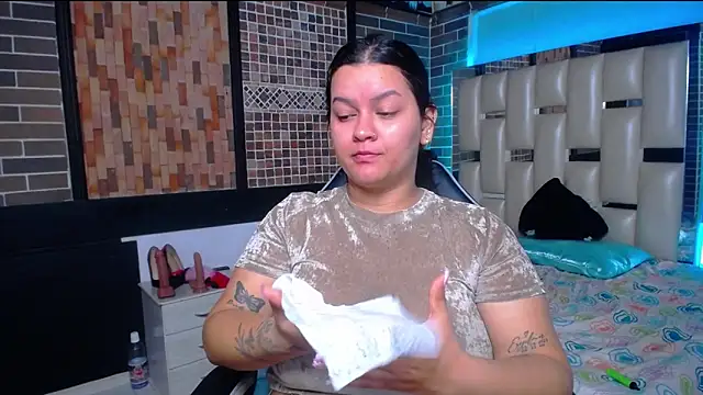 Snapshot of kriss_sweetboobs10 chatting on October 5, 11:30 am kriss sweetboobs10 online show from October 5, 11:30 am