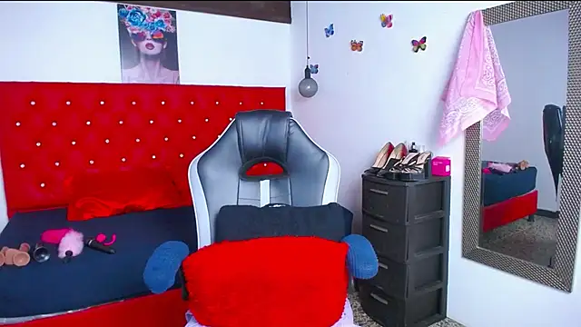 Snapshot of kriss_sweetboobs10 chatting on October 28, 12:52 pm kriss sweetboobs10 online show from October 28, 12:52 pm