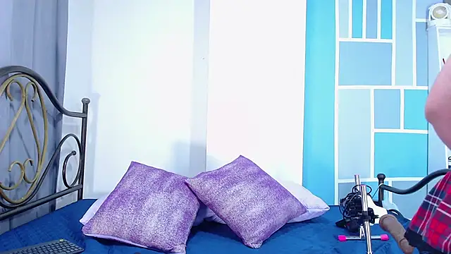 camilleturner1 online show from October 11, 12:54 am