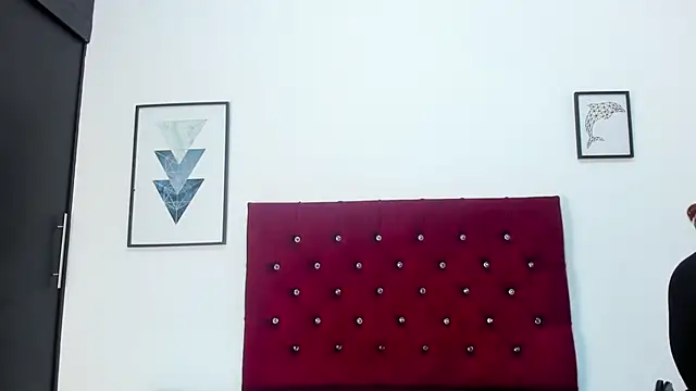 Mia Collivens online show from October 15, 10:59 am