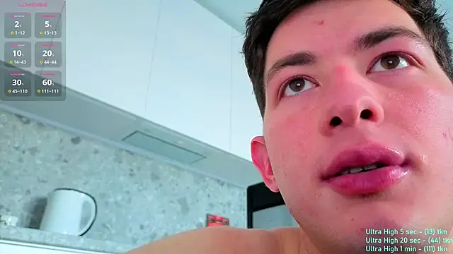 Snapshot of Danny__Magic chatting on October 2, 6:31 am Danny Magic online show from October 2, 6:31 am