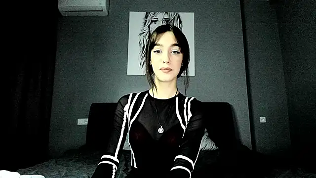 Elli Lourence online show from March 13, 8:32 pm