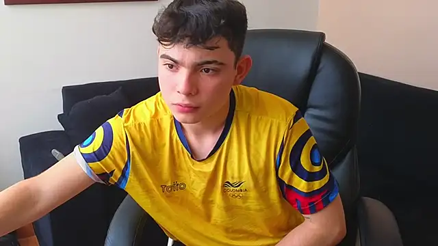 lukeboyce33 online show from September 23, 4:43 pm