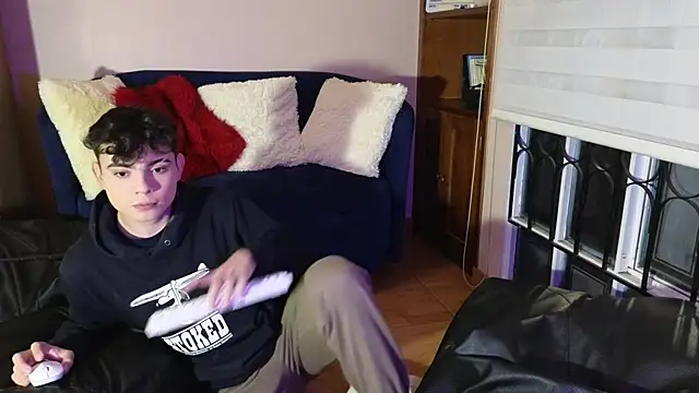 lukeboyce33 online show from January 6, 1:42 am