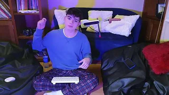 lukeboyce33 online show from January 7, 2:25 am