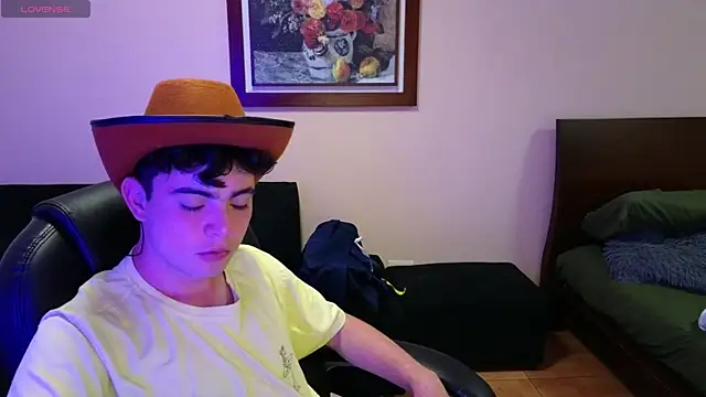 lukeboyce33 online show from February 10, 11:31 pm