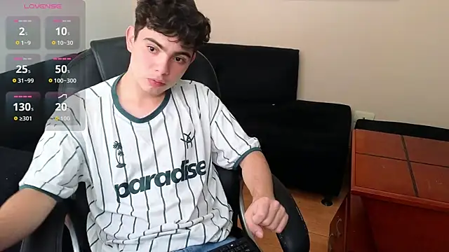 Snapshot of lukeboyce33 chatting on February 23, 8:17 pm lukeboyce33 online show from February 23, 8:17 pm