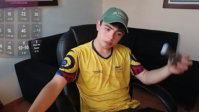 Snapshot of lukeboyce33 chatting on February 24, 10:08 pm lukeboyce33 online show from February 24, 10:08 pm