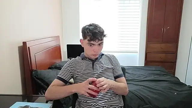 Snapshot of lukeboyce33 chatting on February 26, 10:31 pm lukeboyce33 online show from February 26, 10:31 pm