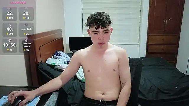 Snapshot of lukeboyce33 chatting on February 28, 1:39 am lukeboyce33 online show from February 28, 1:39 am