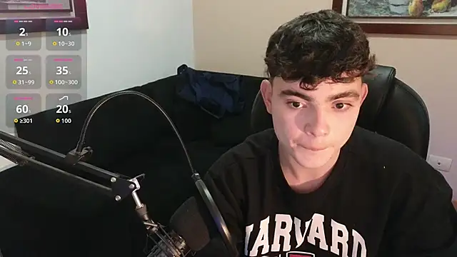 Snapshot of lukeboyce33 chatting on March 2, 1:30 am lukeboyce33 online show from March 2, 1:30 am