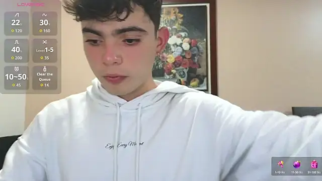 Snapshot of lukeboyce33 chatting on March 10, 4:28 am lukeboyce33 online show from March 10, 4:28 am