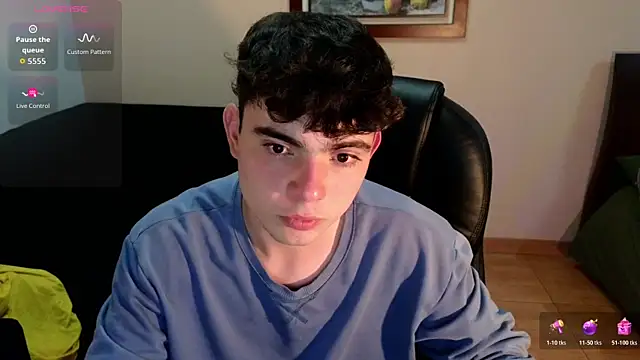 Snapshot of lukeboyce33 chatting on March 18, 4:04 am lukeboyce33 online show from March 18, 4:04 am