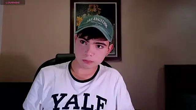 Snapshot of lukeboyce33 chatting on March 22, 11:19 pm lukeboyce33 online show from March 22, 11:19 pm