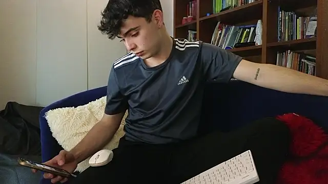 Snapshot of lukeboyce33 chatting on March 24, 12:15 am lukeboyce33 online show from March 24, 12:15 am