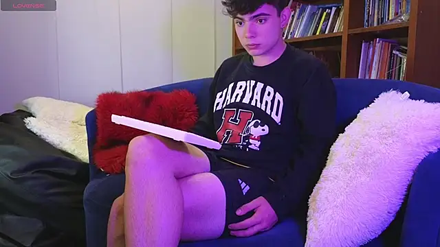 Snapshot of lukeboyce33 chatting on March 26, 4:51 am lukeboyce33 online show from March 26, 4:51 am