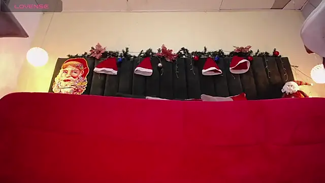 ailyn maury online show from December 16, 1:21 am