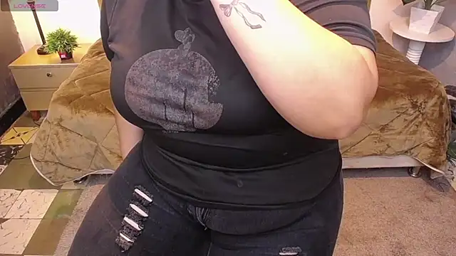 ailyn maury online show from April 6, 1:34 pm