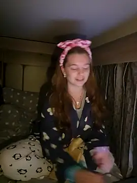 Snapshot of Amesthyst_destiny chatting on December 4, 2:32 am Amesthyst destiny online show from December 4, 2:32 am