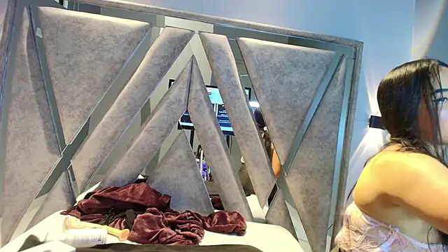 Snapshot of Alice_26_ chatting on December 4, 1:53 pm Alice 26 online show from December 4, 1:53 pm