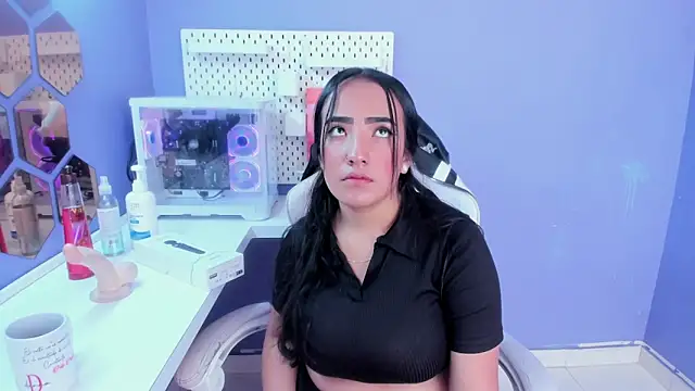 Snapshot of Alice_26_ chatting on January 19, 1:59 pm Alice 26 online show from January 19, 1:59 pm