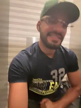 Snapshot of Leon__Hart_ chatting on June 11, 6:39 pm Leon Hart online show from June 11, 6:39 pm