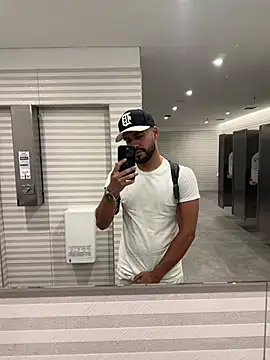 Snapshot of Leon__Hart_ chatting on July 4, 6:25 pm Leon Hart online show from July 4, 6:25 pm