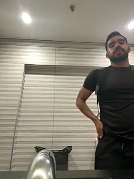 Snapshot of Leon__Hart_ chatting on July 16, 6:14 pm Leon Hart online show from July 16, 6:14 pm