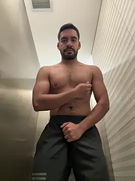 Snapshot of Leon__Hart_ chatting on July 28, 8:52 pm Leon Hart online show from July 28, 8:52 pm