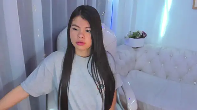 Pretty Johnson  online show from October 19, 1:12 pm