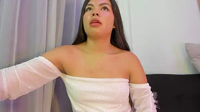 Snapshot of Pretty_Johnson_ chatting on February 19, 12:23 pm Pretty Johnson online show from February 19, 12:23 pm