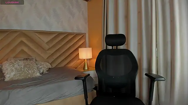 alice kingsley  online show from November 24, 7:35 pm