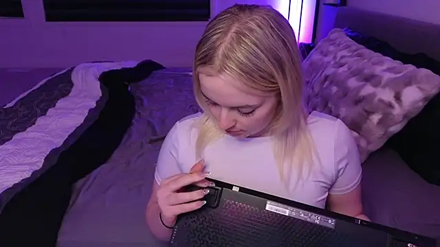 margot robbie7 online show from May 20, 1:56 am