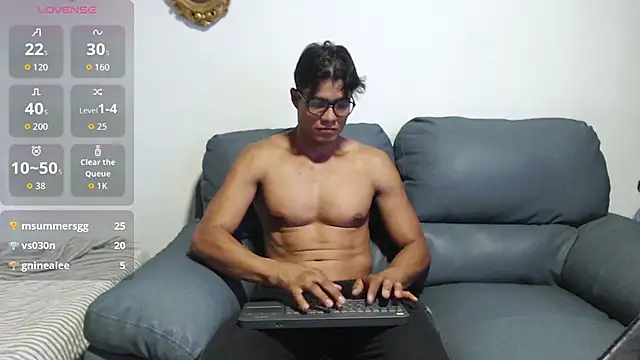 Snapshot of Christian_Musclet4 chatting on September 24, 3:21 am Christian Musclet4 online show from September 24, 3:21 am