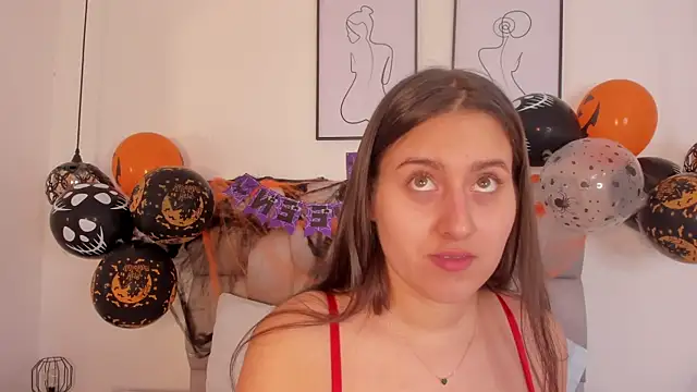 Snapshot of Hanna_Evans__ chatting on October 28, 12:30 pm Hanna Evans online show from October 28, 12:30 pm