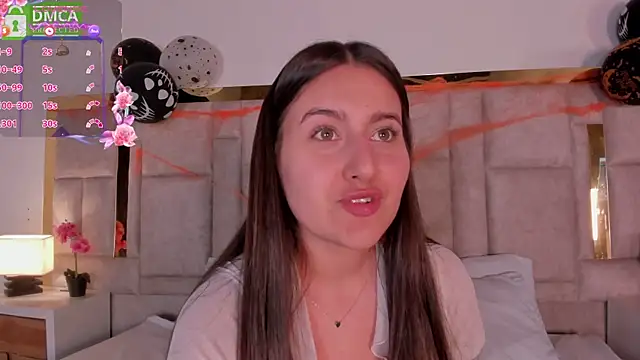 Snapshot of Hanna_Evans__ chatting on October 31, 12:33 am Hanna Evans online show from October 31, 12:33 am