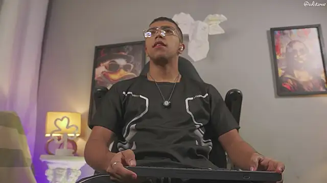 Colstorw  online show from March 13, 10:33 am