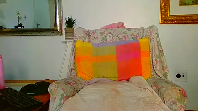 ModelZoee online show from May 10, 7:52 pm