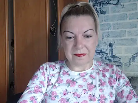 Lillia Ray online show from May 14, 7:15 am