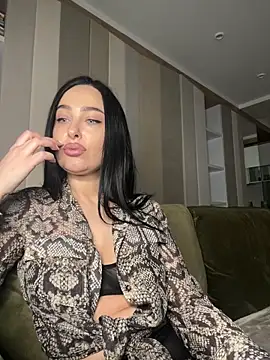 Snapshot of Black_swan7777 chatting on March 9, 9:24 am Black swan7777 online show from March 9, 9:24 am