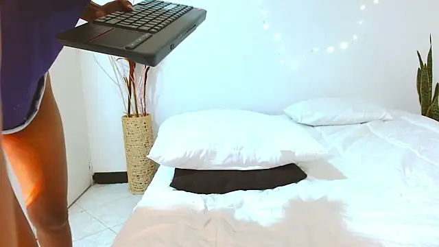 YuliethPetite online show from March 19, 4:24 pm