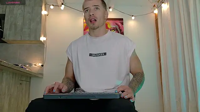 Ryannblue07 online show from November 19, 10:43 pm