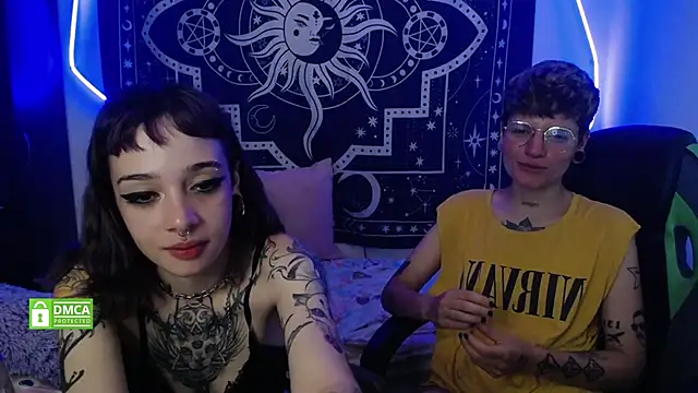 lovelockedlips online show from March 16, 9:49 am