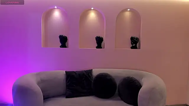 MaiaCollins online show from December 1, 5:40 pm