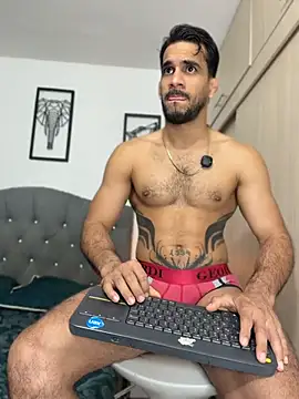 Snapshot of Maximiliano_ford chatting on July 21, 10:50 am Maximiliano ford online show from July 21, 10:50 am