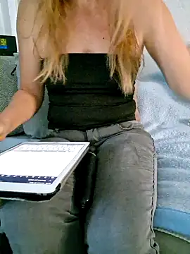 Snapshot of naturliebe chatting on March 25, 8:31 am naturliebe online show from March 25, 8:31 am