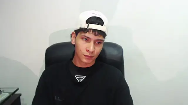 Snapshot of Jhojan_twink chatting on March 19, 11:03 pm Jhojan twink online show from March 19, 11:03 pm