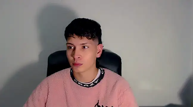 Snapshot of Jhojan_twink chatting on March 23, 5:10 am Jhojan twink online show from March 23, 5:10 am