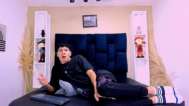 Jhojan twink online show from October 9, 12:25 pm