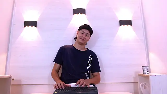 Jhojan twink online show from November 22, 1:10 pm